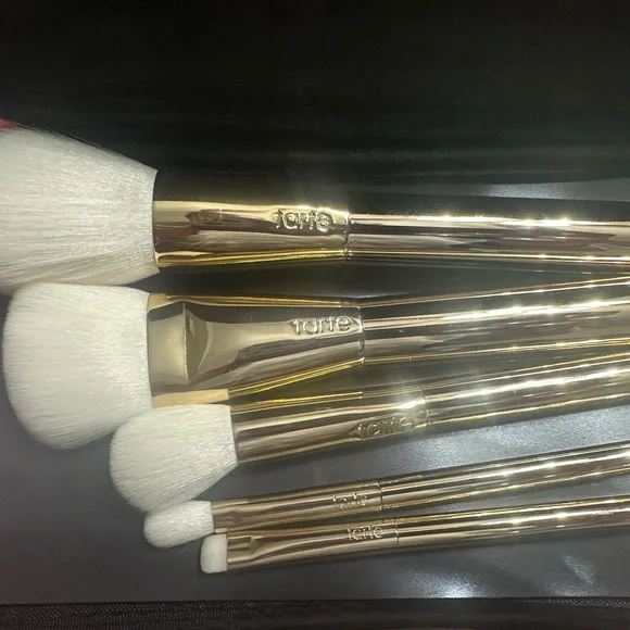 Tarte Gold and White Brush Set with 2 eyeshadow palettes and travel case - Picture 2 of 11